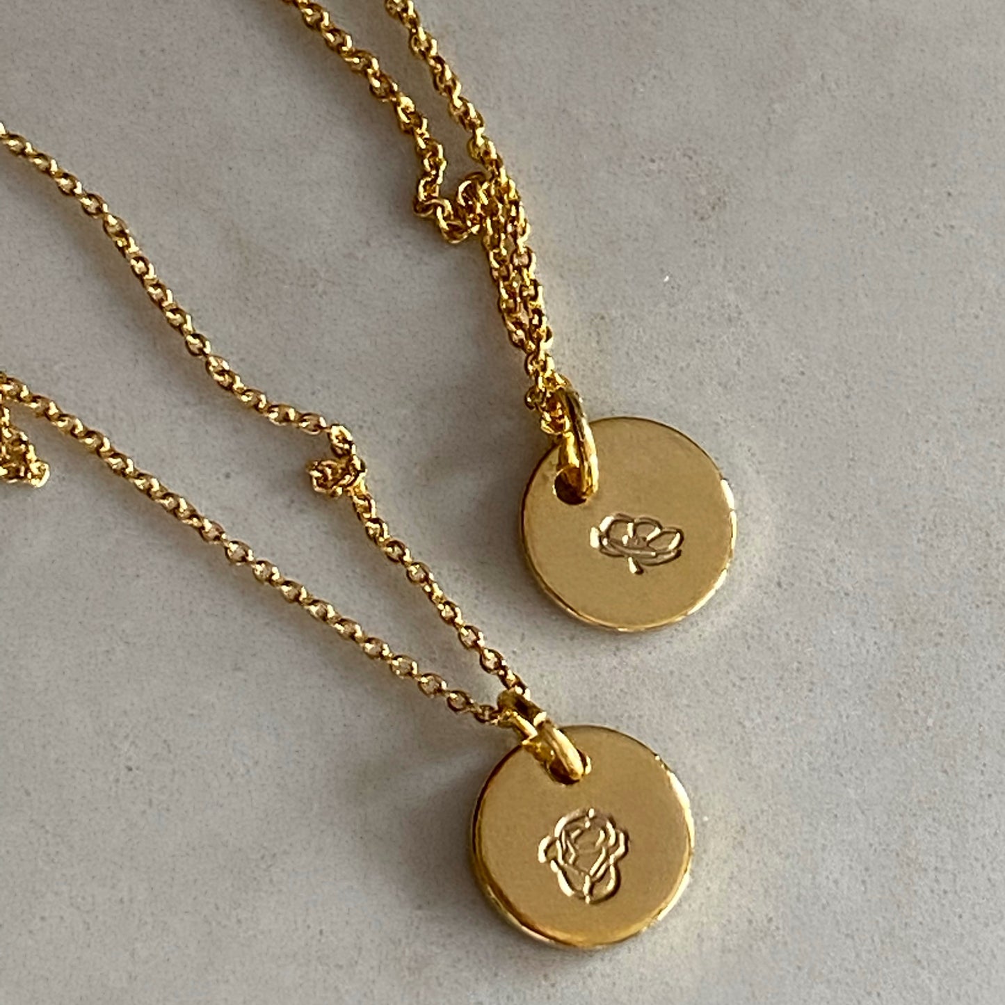 April - Daisy Birth Flower Necklace