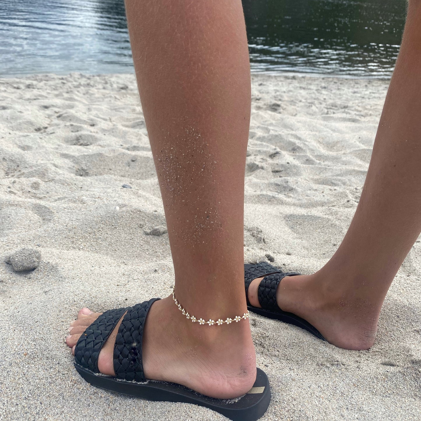 Daisy Anklet | Delicate White & Gold Flower Anklet