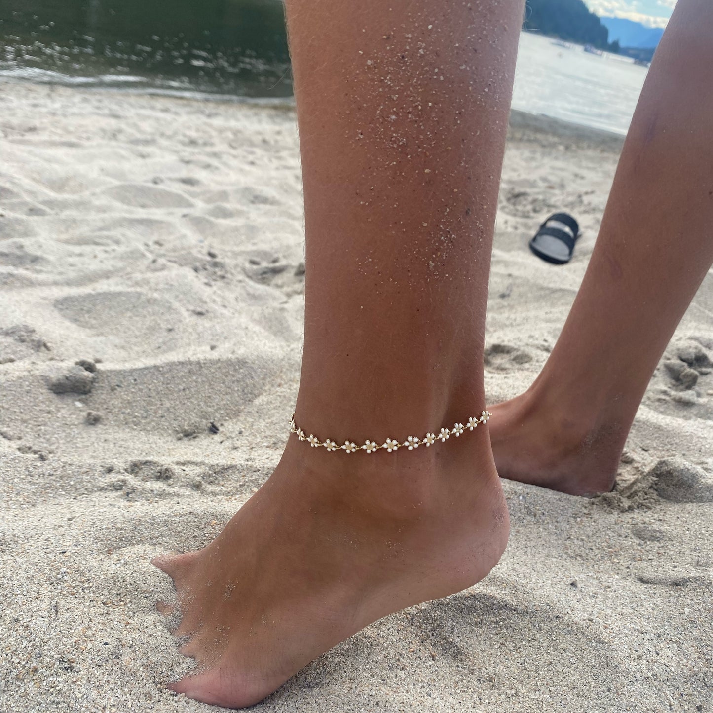 Daisy Anklet | Delicate White & Gold Flower Anklet