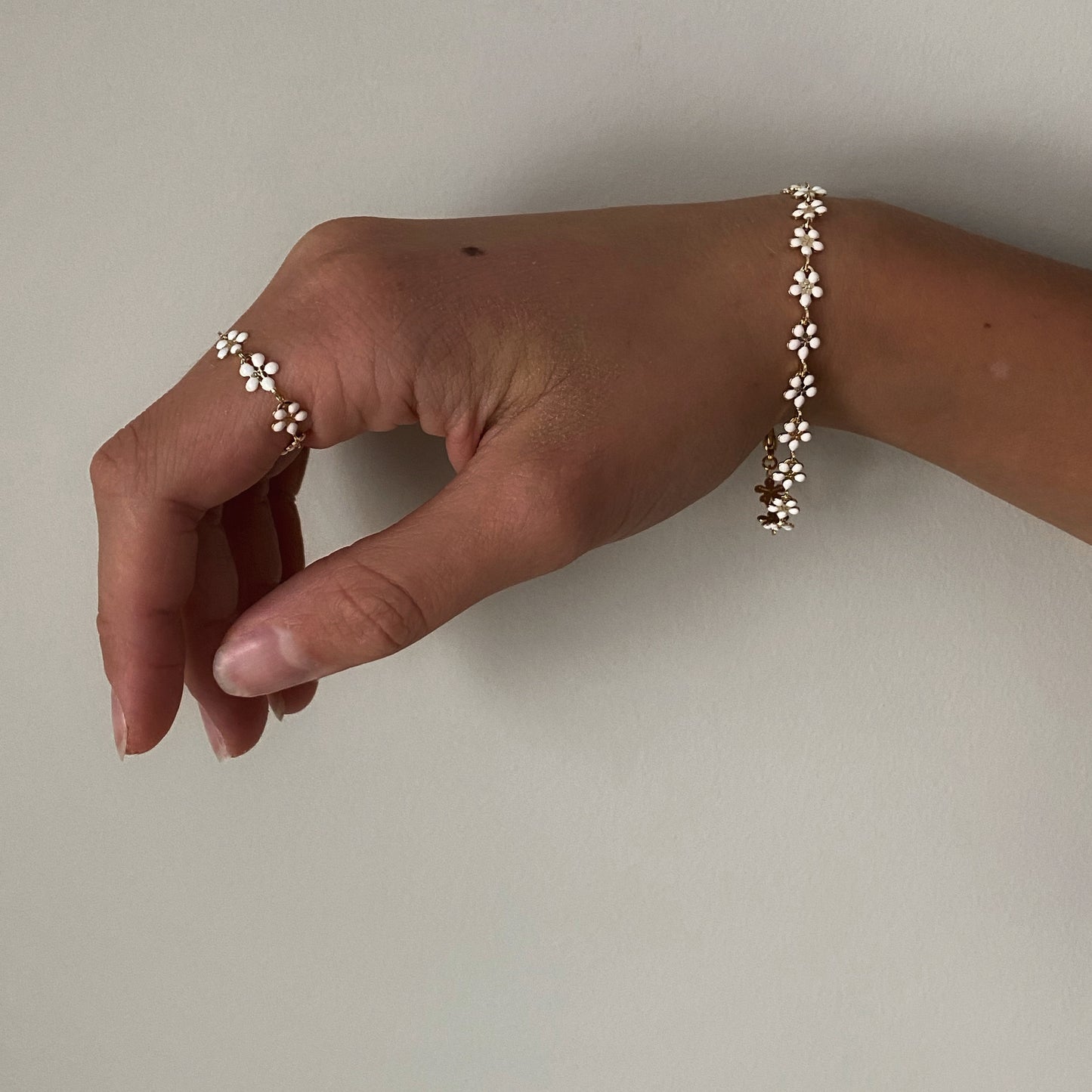 Daisy Bracelet | White Enamel Daisy Chain