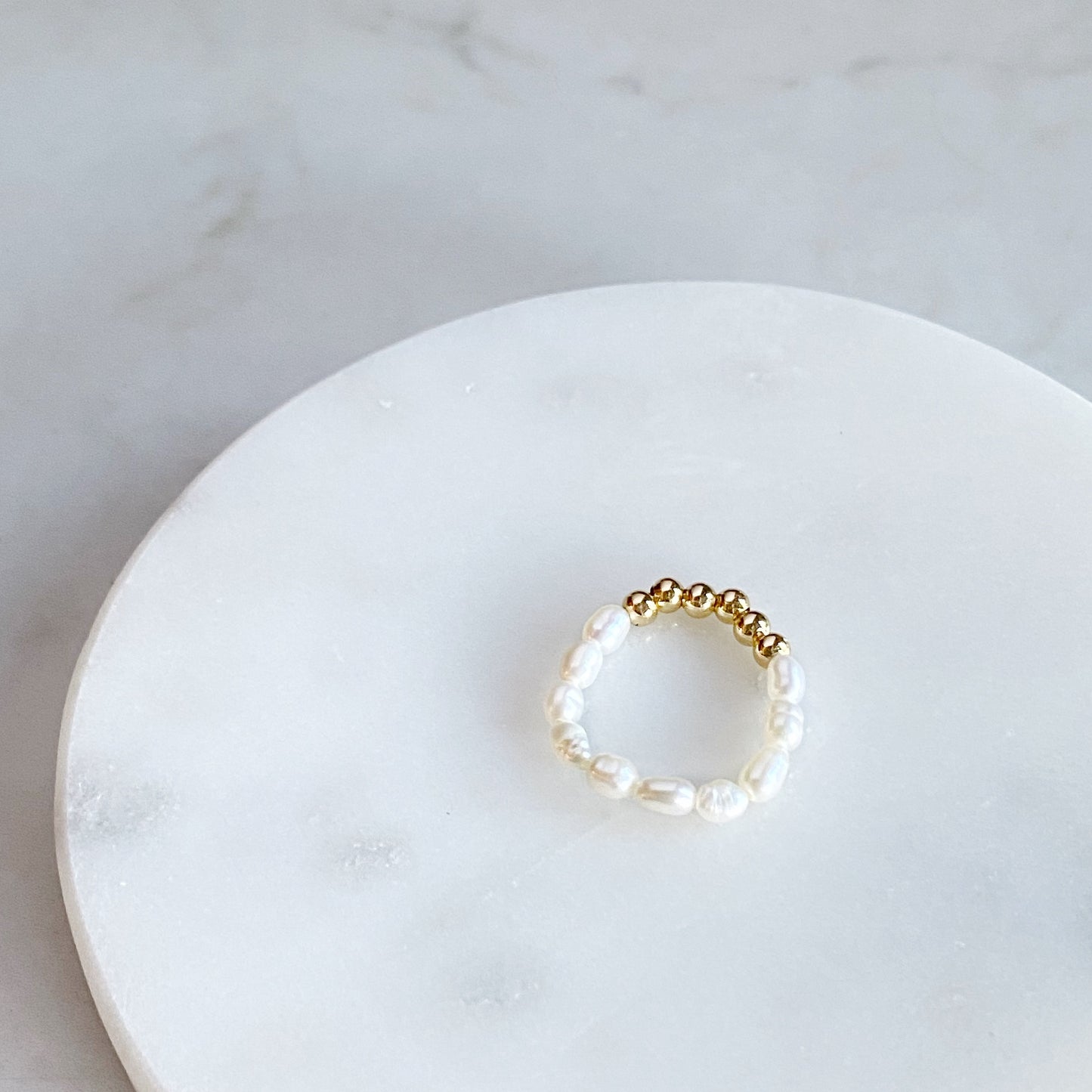 Pearl & Gold stretch ring