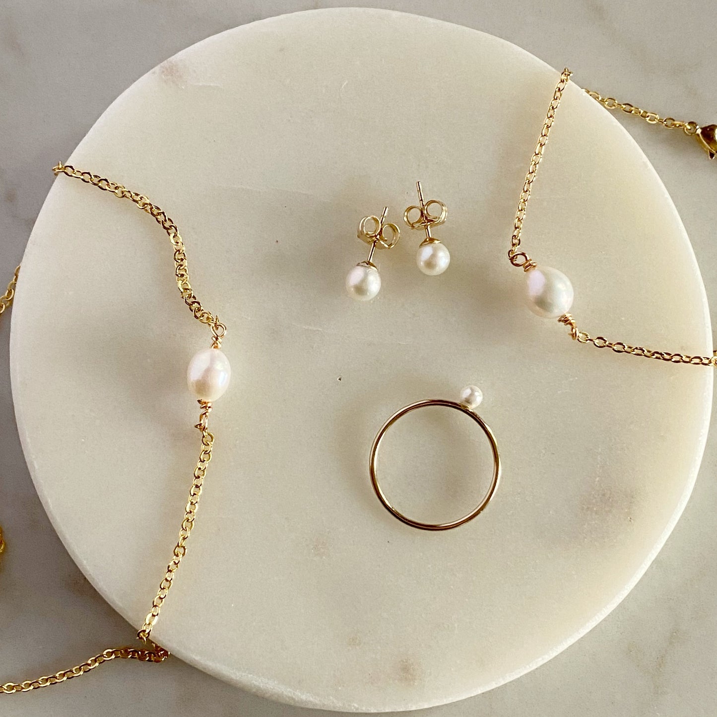 Pearl choker