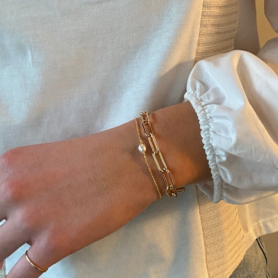 Dainty Pearl Bracelet